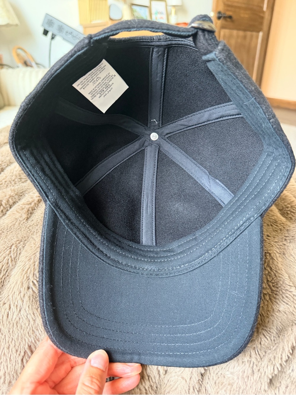 ALO Yoga Black Women's Wool Baseball Hat with Subtle Embroidered Logo - Picture 5 of 5